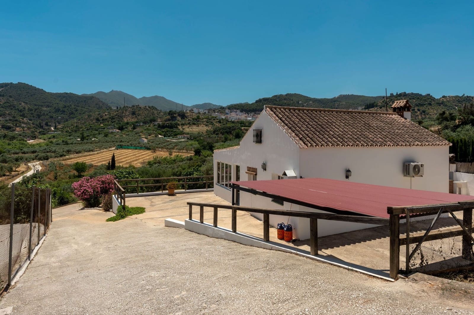 2 bedroom Finca/Country House for sale in Monda with pool - € 349,000 (Ref: 9893092)