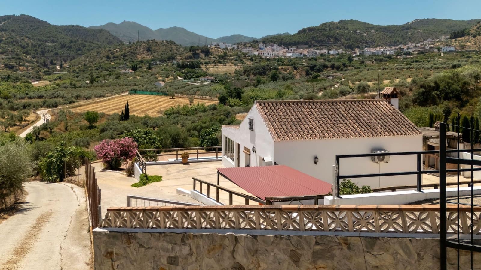 2 bedroom Finca/Country House for sale in Monda with pool - € 349,000 (Ref: 9893092)