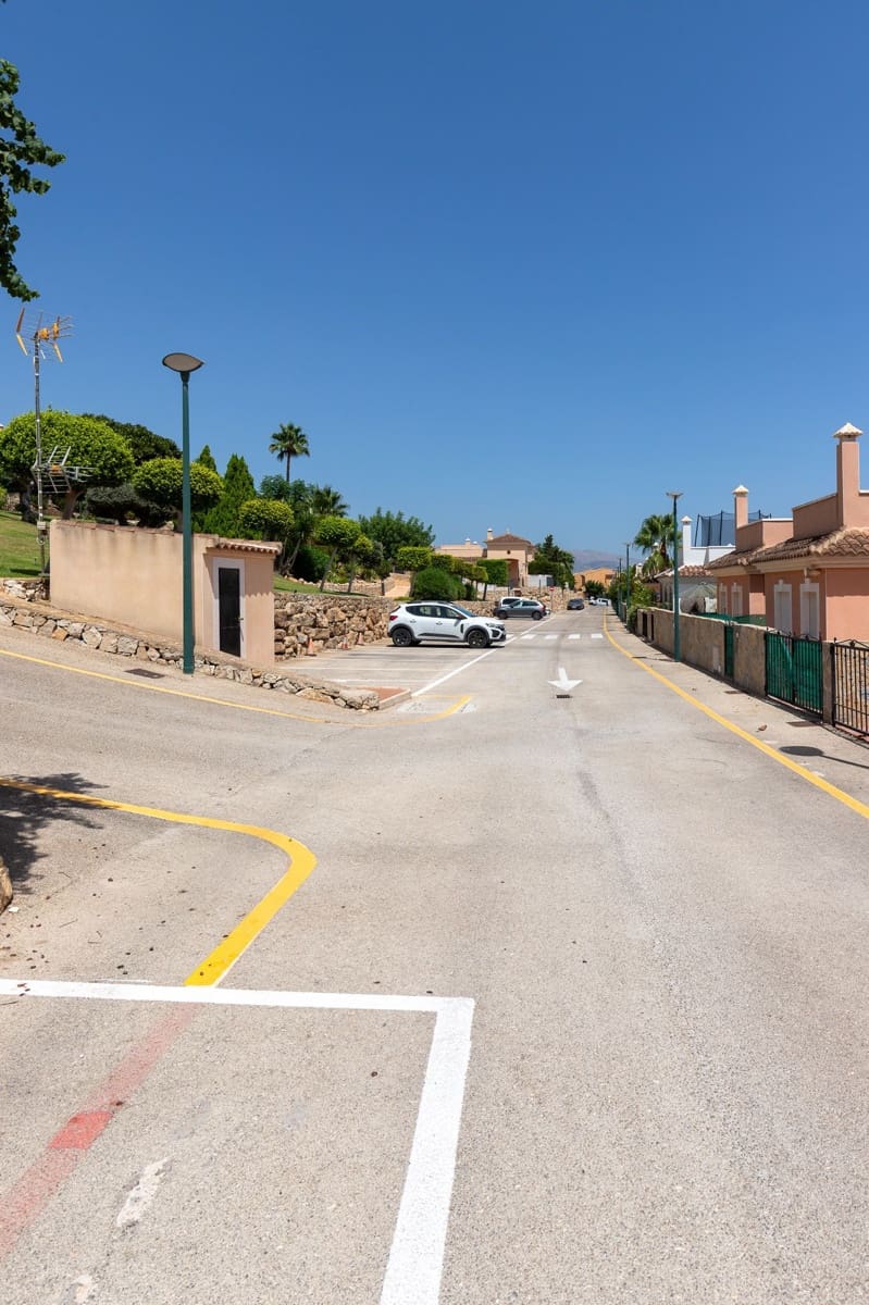 2 bedroom Villa for sale in Polop with pool - € 319,000 (Ref: 10034892)