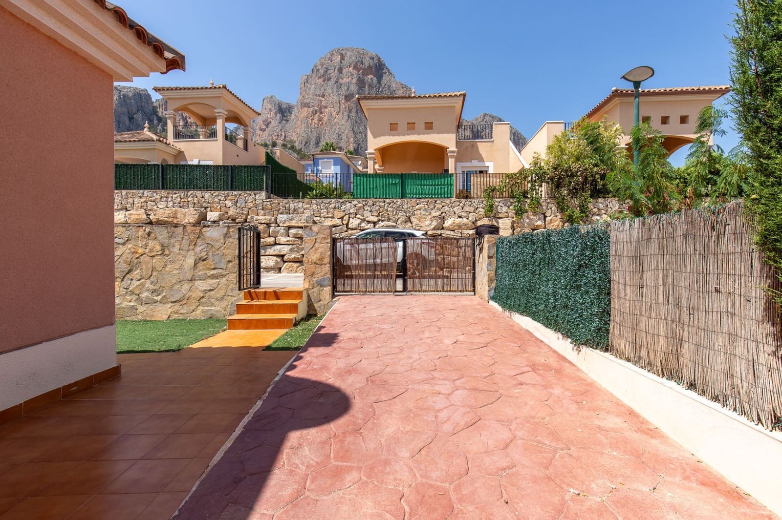 2 bedroom Villa for sale in Polop with pool - € 319,000 (Ref: 10034892)
