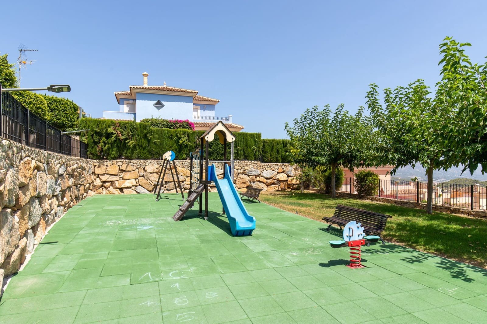 2 bedroom Villa for sale in Polop with pool - € 319,000 (Ref: 10034892)