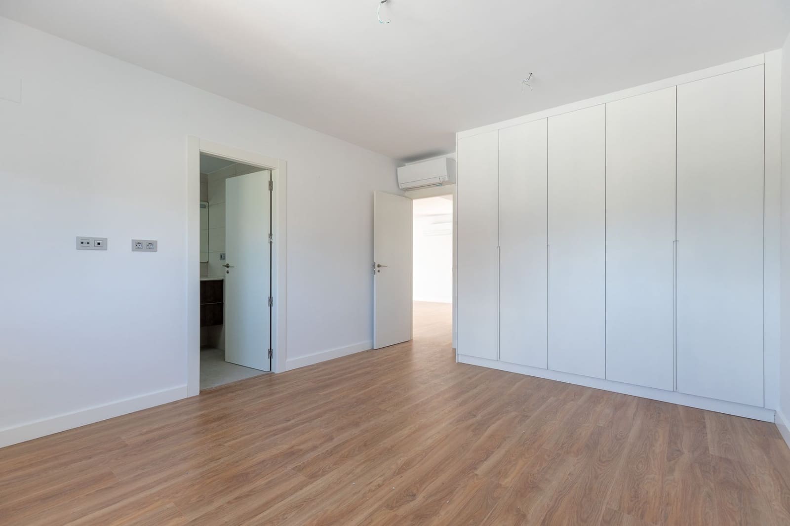 5 bedroom Villa for sale in Albir with pool garage - € 795,000 (Ref: 8305107)