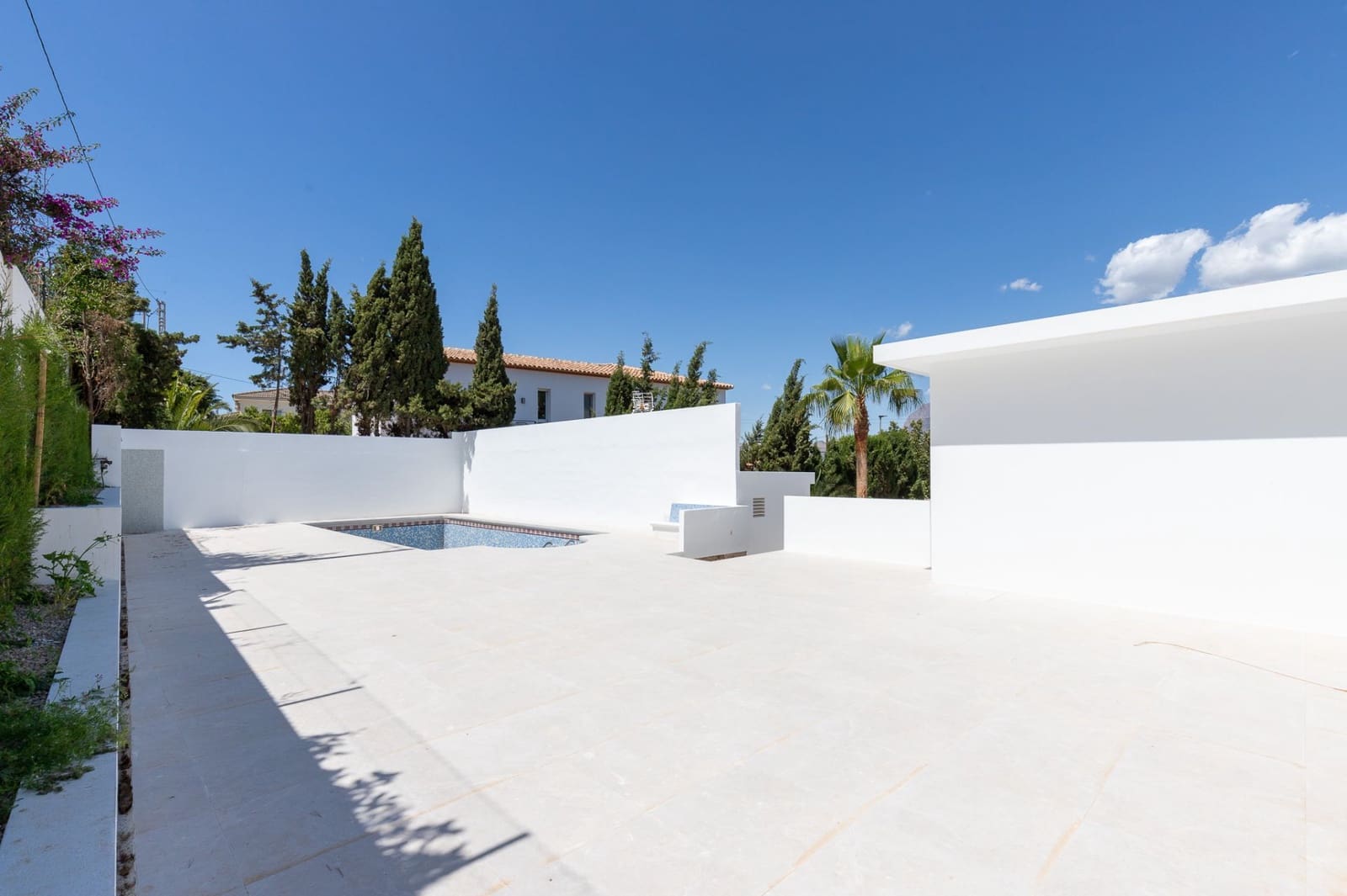 5 bedroom Villa for sale in Albir with pool garage - € 795,000 (Ref: 8305107)