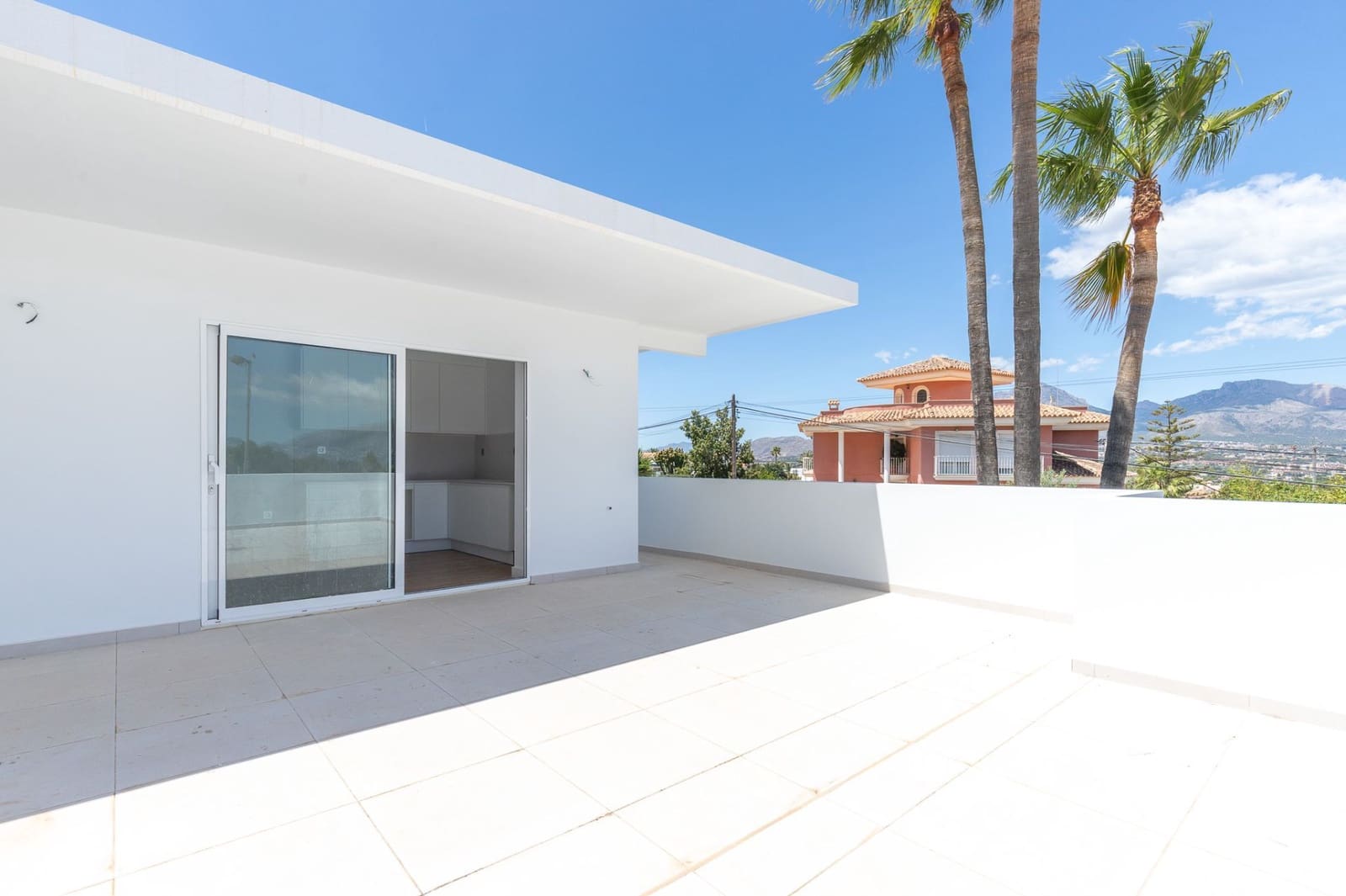 5 bedroom Villa for sale in Albir with pool garage - € 795,000 (Ref: 8305107)