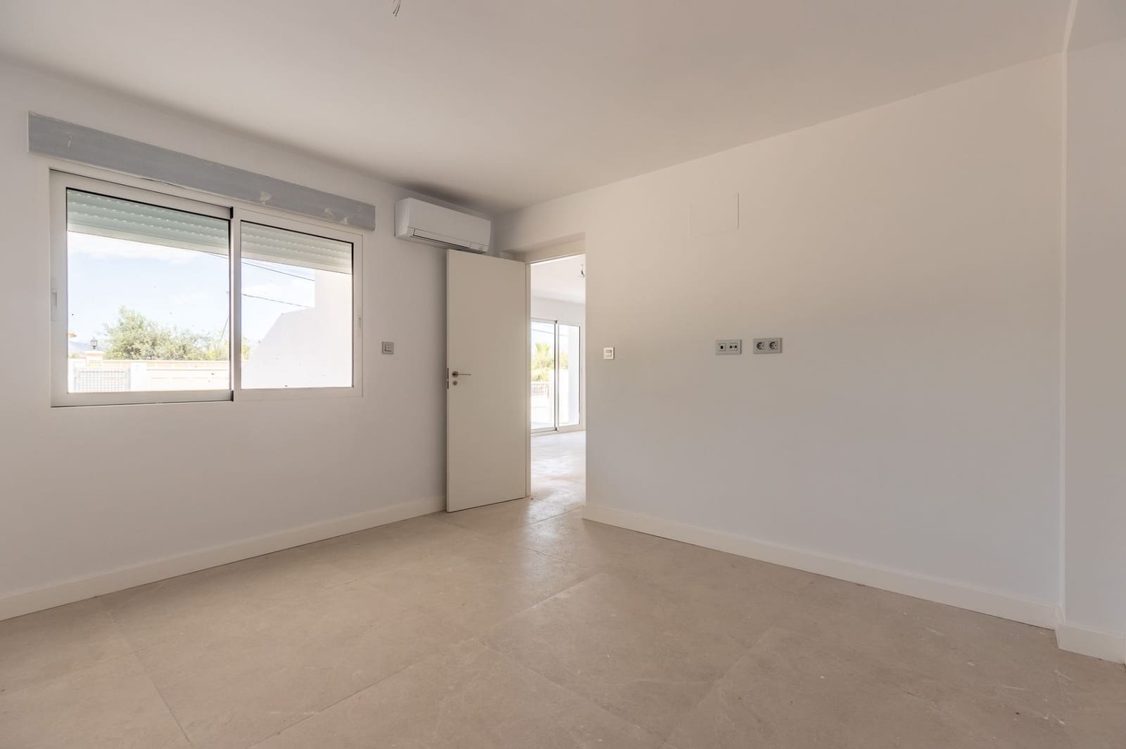 5 bedroom Villa for sale in Albir with pool garage - € 795,000 (Ref: 8305107)