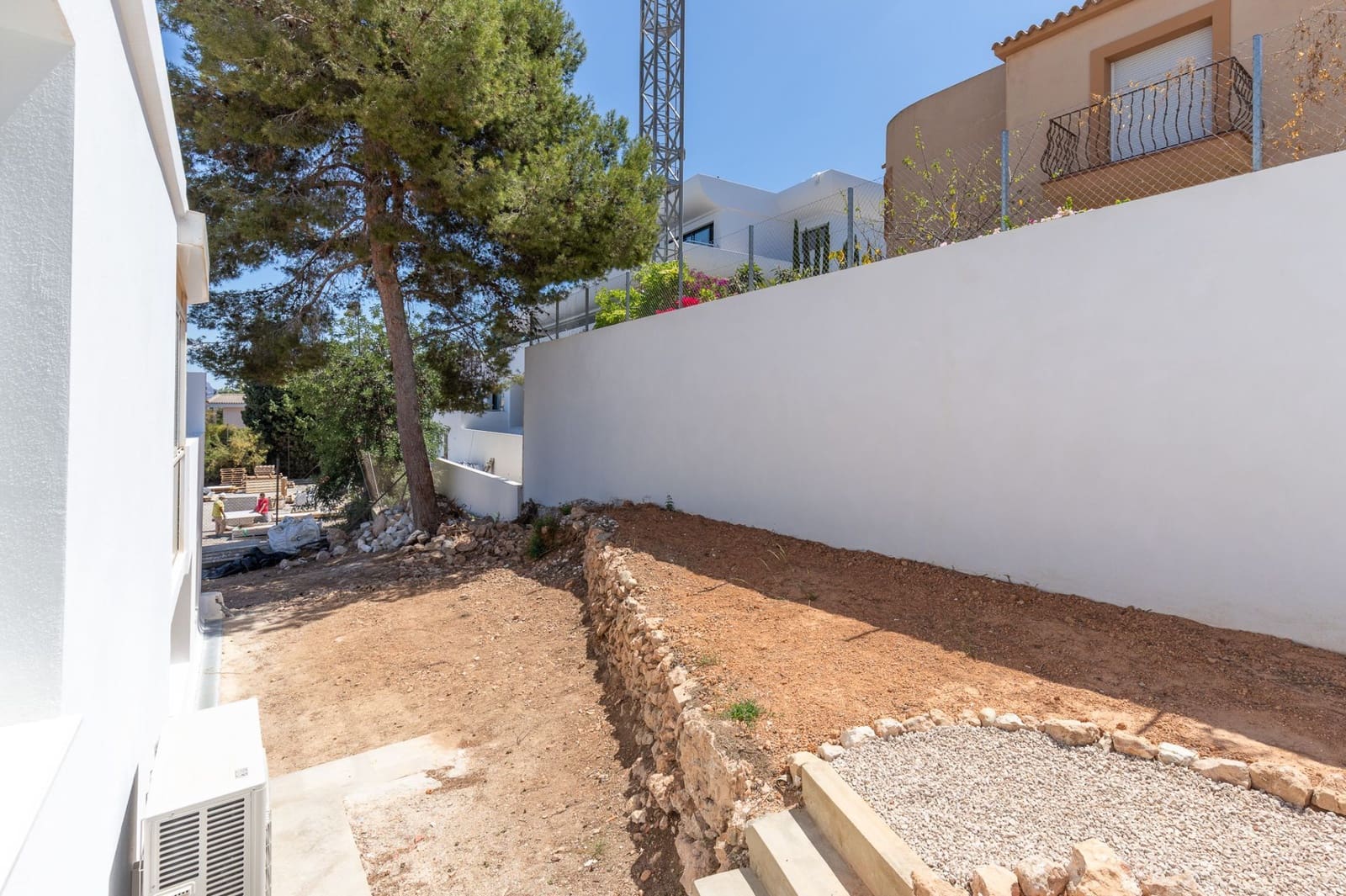 5 bedroom Villa for sale in Albir with pool garage - € 795,000 (Ref: 8305107)