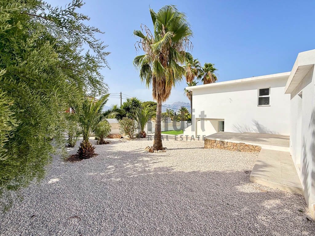 Chalet de 5 habitaciones en Albir en venta con piscina garaje - 795.000 € (Ref: 8305107)