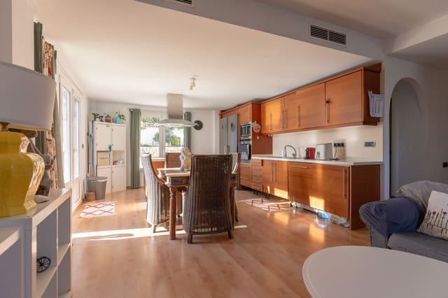 4 makuuhuone Huvila myytävänä paikassa Alfaz del Pi / L'Alfàs del Pi mukana uima-altaan 
autotalli - 398 000 € (Ref: 8601301)