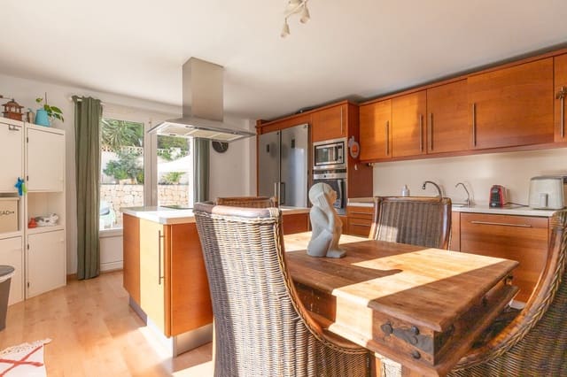 4 makuuhuone Huvila myytävänä paikassa Alfaz del Pi / L'Alfàs del Pi mukana uima-altaan 
autotalli - 398 000 € (Ref: 8601301)