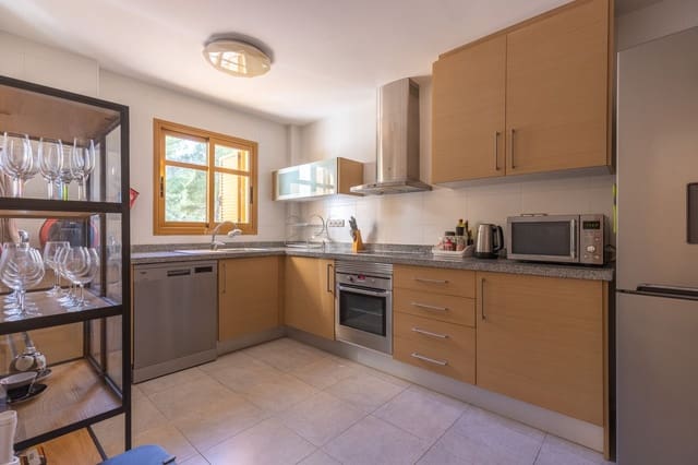 4 bedroom Villa for sale in Finestrat with pool garage - € 639,000 (Ref: 8892177)