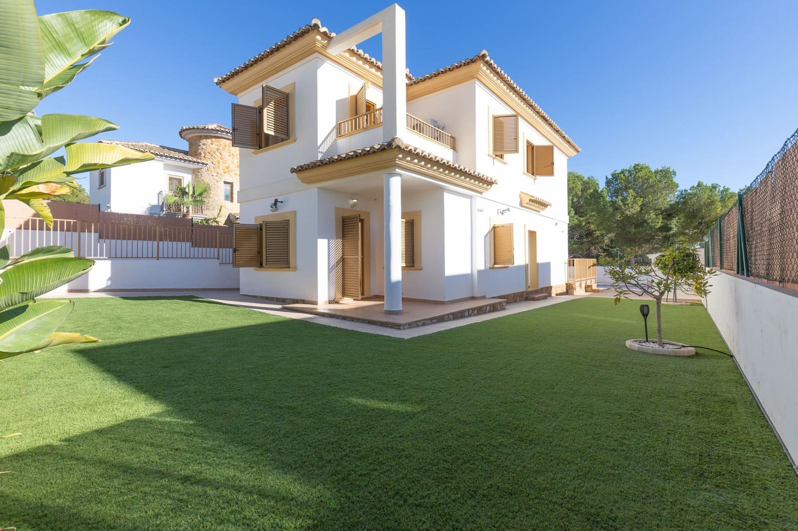 4 bedroom Villa for sale in Finestrat with pool garage - € 639,000 (Ref: 8892177)