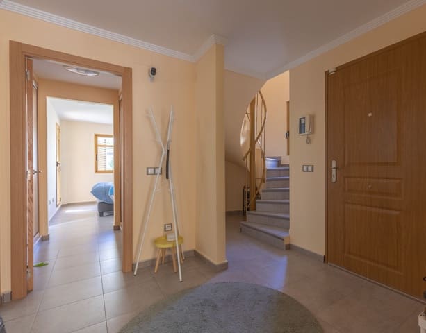 4 bedroom Villa for sale in Finestrat with pool garage - € 639,000 (Ref: 8892177)