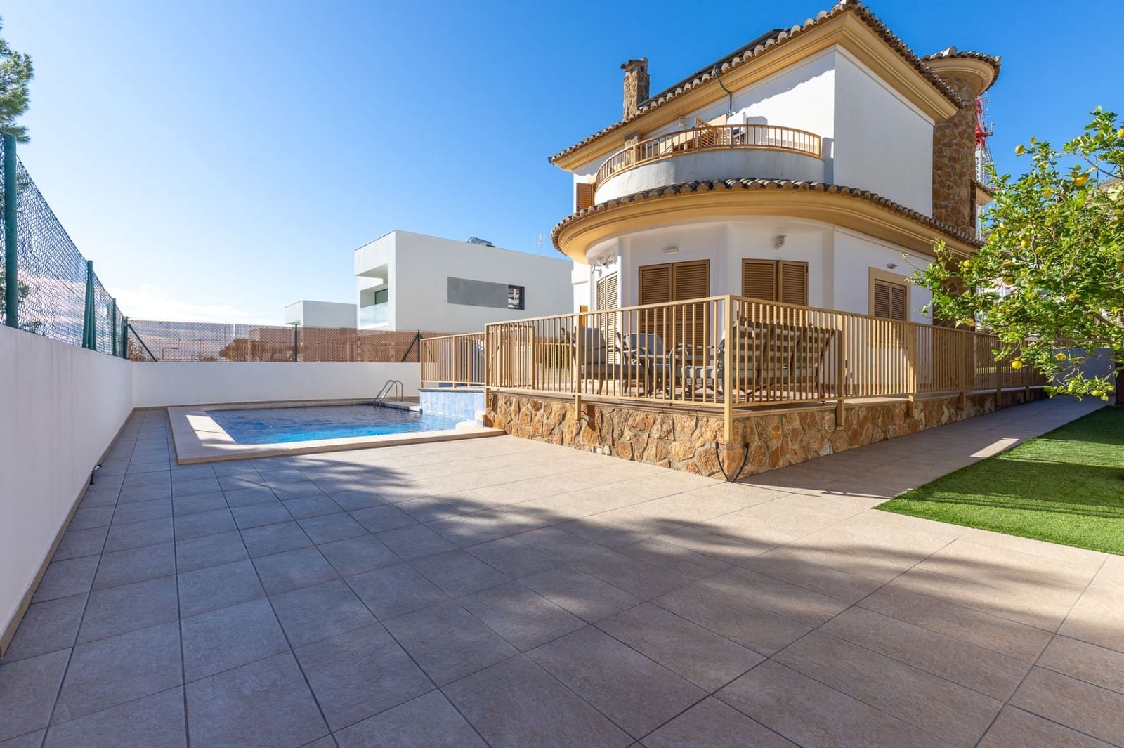 4 bedroom Villa for sale in Finestrat with pool garage - € 639,000 (Ref: 8892177)