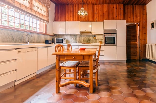 Chalet de 4 habitaciones en La Nucia en venta con piscina garaje - 715.000 € (Ref: 8971908)