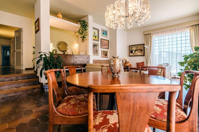 Chalet de 4 habitaciones en La Nucia en venta con piscina garaje - 715.000 € (Ref: 8971908)