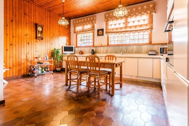 Chalet de 4 habitaciones en La Nucia en venta con piscina garaje - 715.000 € (Ref: 8971908)