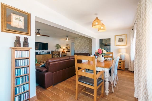 4 makuuhuone Huvila myytävänä paikassa La Nucia mukana uima-altaan 
autotalli - 569 000 € (Ref: 9058999)