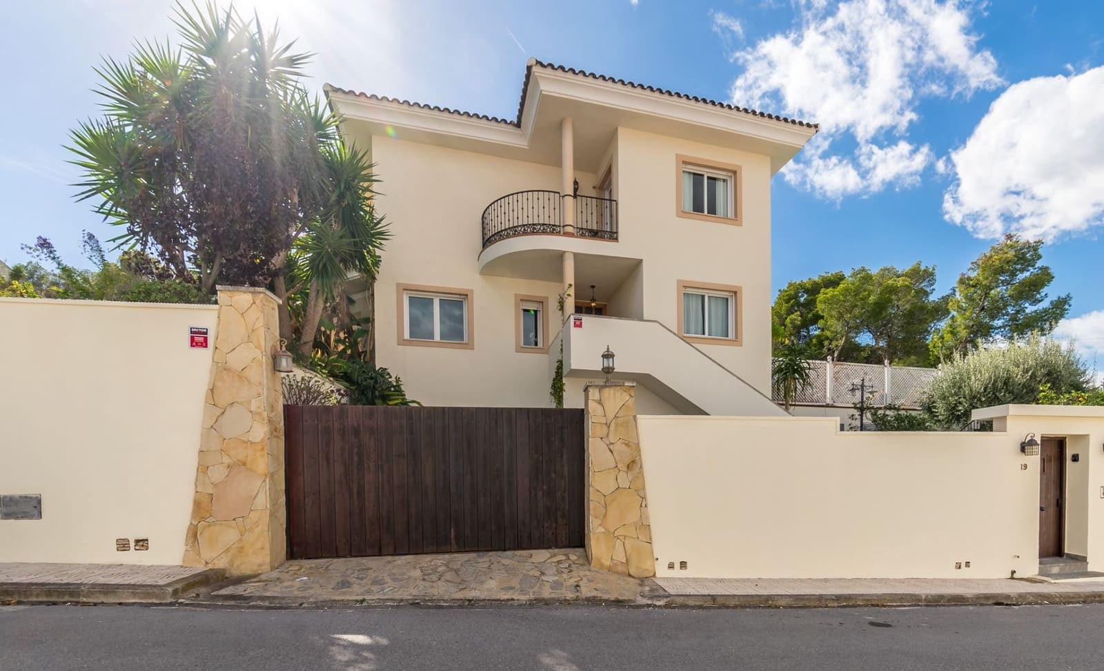 Chalet de 4 habitaciones en Alfaz del Pi / L'Alfàs del Pi en venta con piscina garaje - 695.000 € (Ref: 9349030)