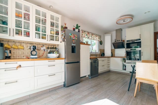 Chalet de 4 habitaciones en Alfaz del Pi / L'Alfàs del Pi en venta con piscina garaje - 695.000 € (Ref: 9349030)