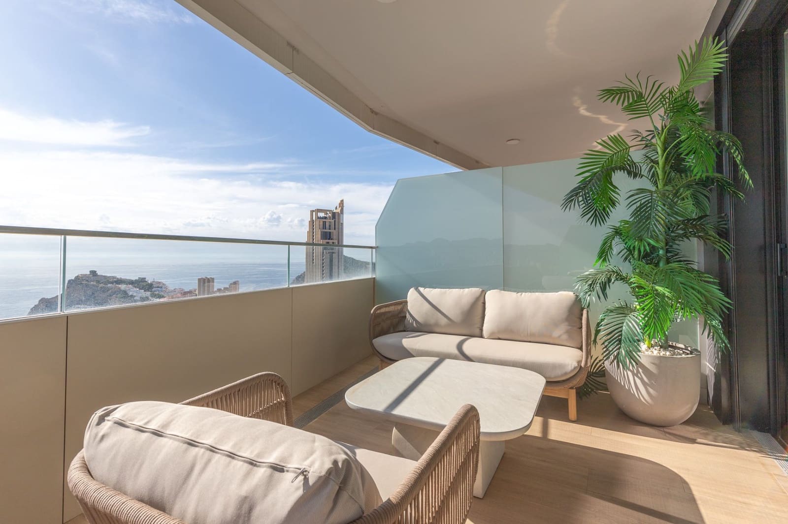 2 sovrum Lägenhet till salu i Benidorm med pool garage - 665 000 € (Ref: 9349031)