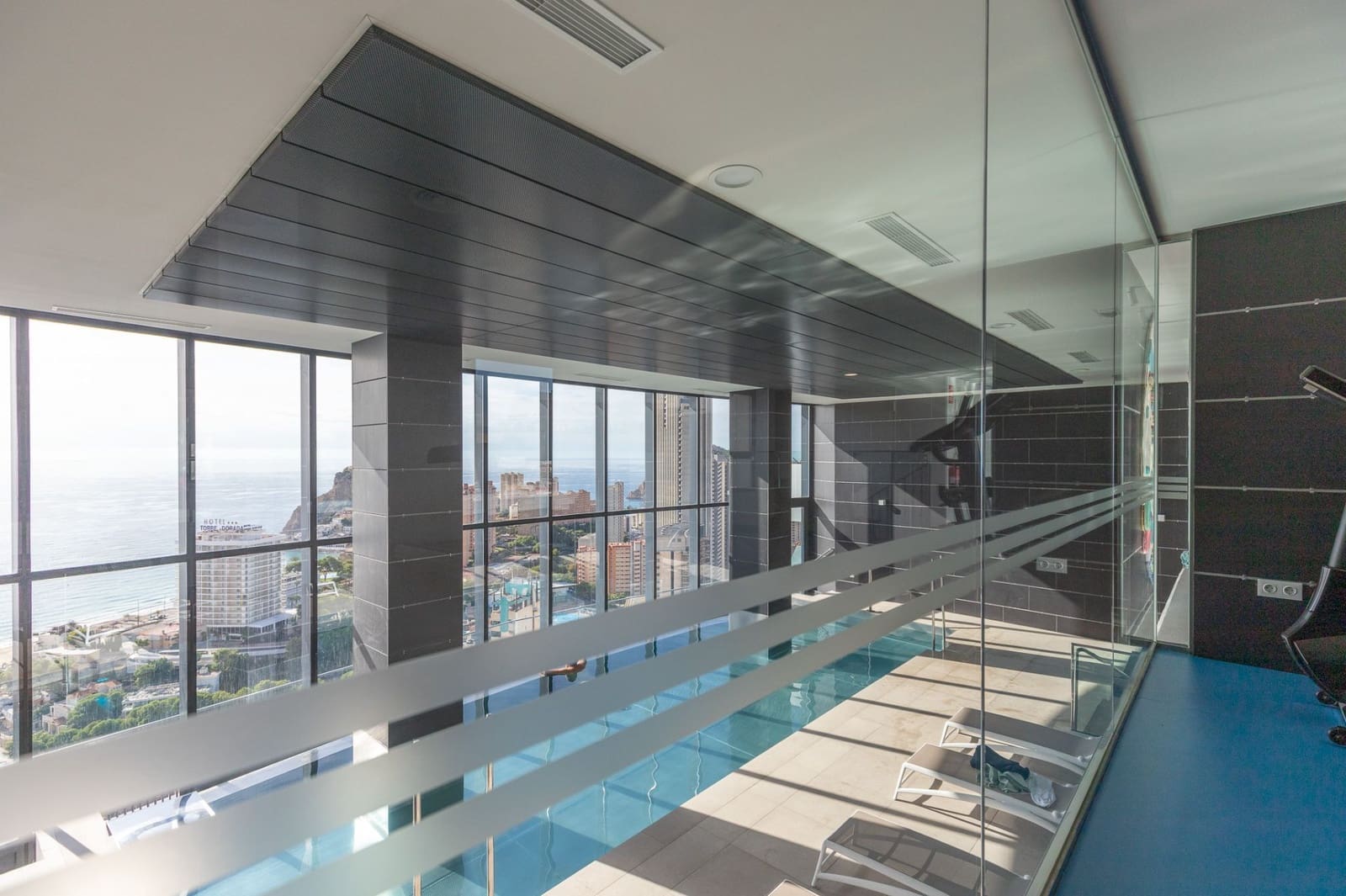 2 sovrum Lägenhet till salu i Benidorm med pool garage - 665 000 € (Ref: 9349031)