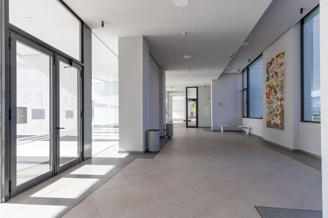 2 sovrum Lägenhet till salu i Benidorm med pool garage - 665 000 € (Ref: 9349031)