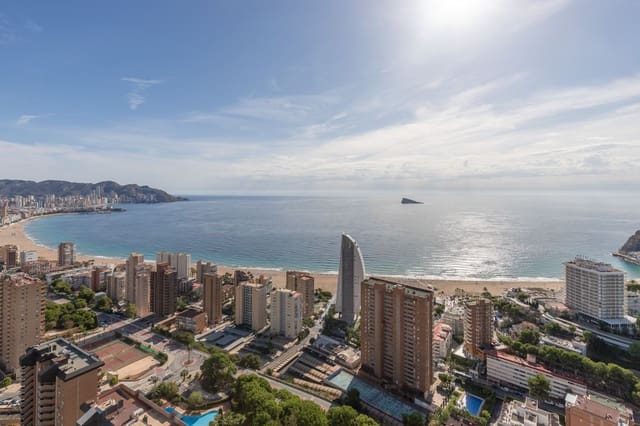 2 sovrum Lägenhet till salu i Benidorm med pool garage - 665 000 € (Ref: 9349031)