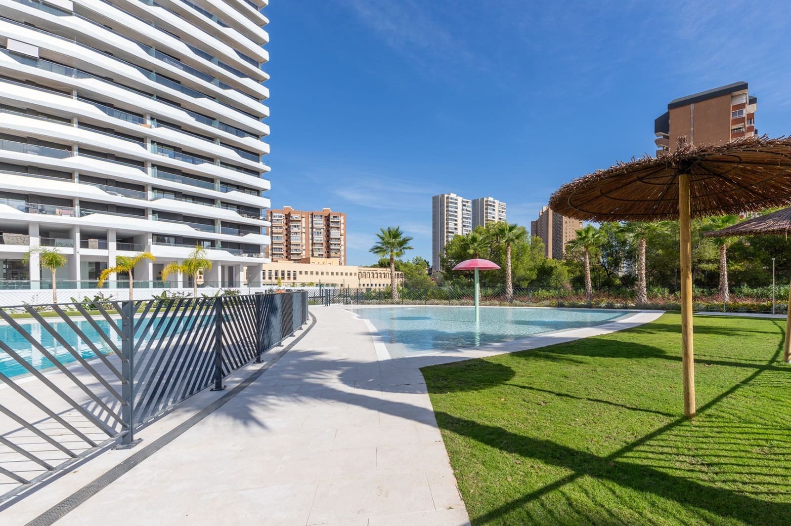 2 sovrum Lägenhet till salu i Benidorm med pool garage - 665 000 € (Ref: 9349031)