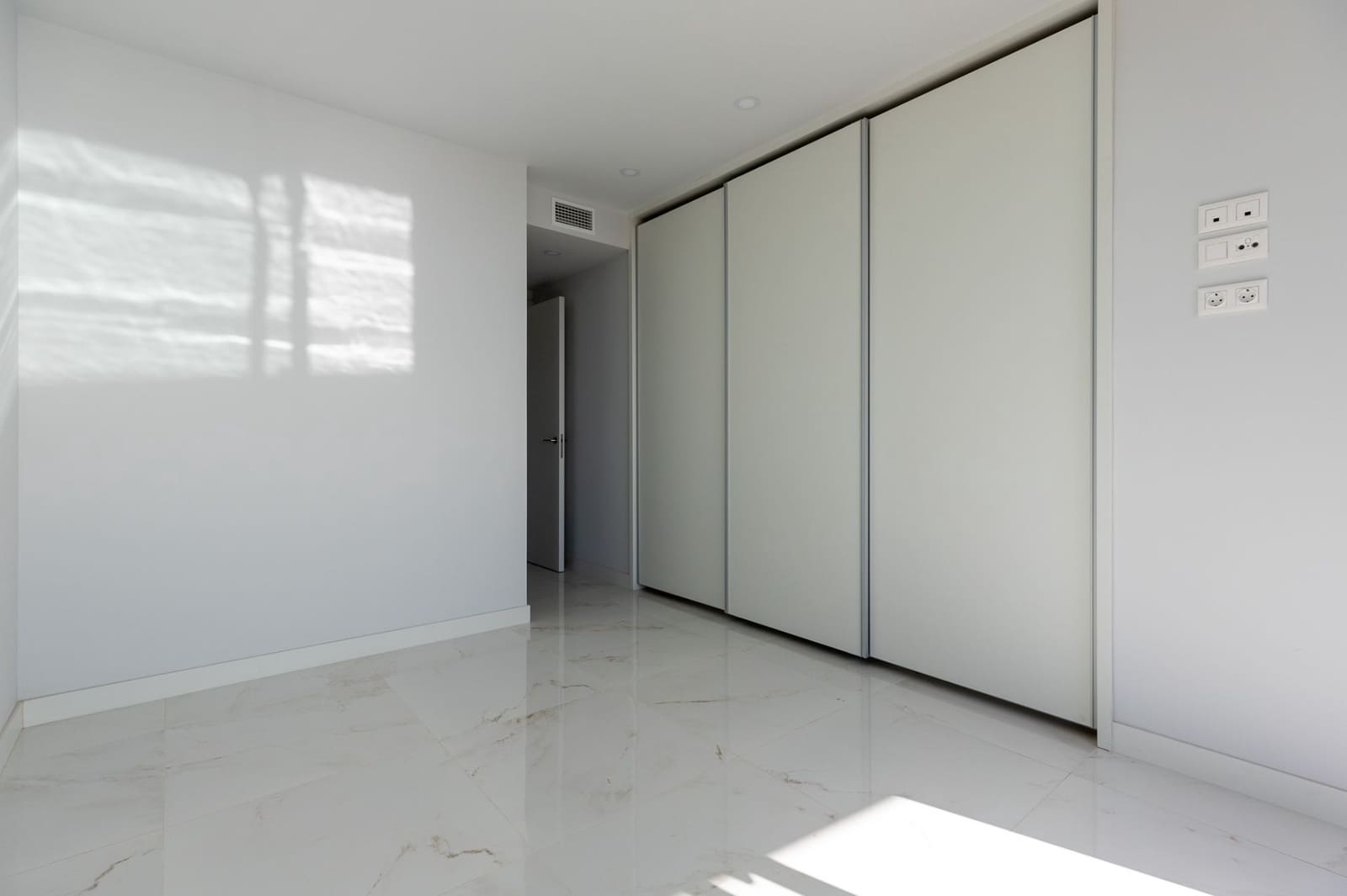 3 sovrum Lägenhet till salu i Benidorm med pool garage - 641 250 € (Ref: 9366980)