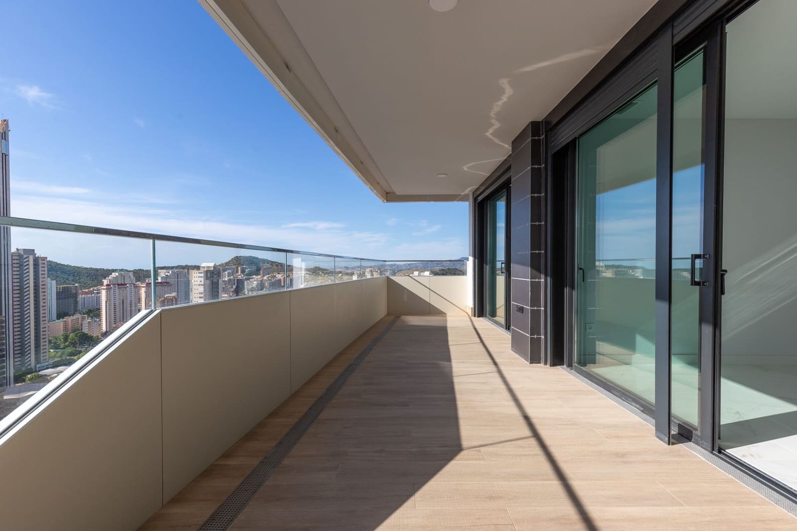 3 sovrum Lägenhet till salu i Benidorm med pool garage - 641 250 € (Ref: 9366980)