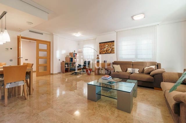 4 sovrum Villa till salu i Benidorm med pool - 750 000 € (Ref: 9402942)