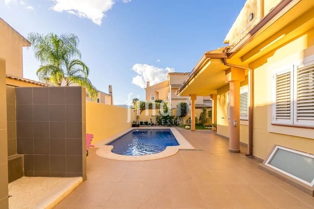 4 sovrum Villa till salu i Benidorm med pool - 750 000 € (Ref: 9402942)