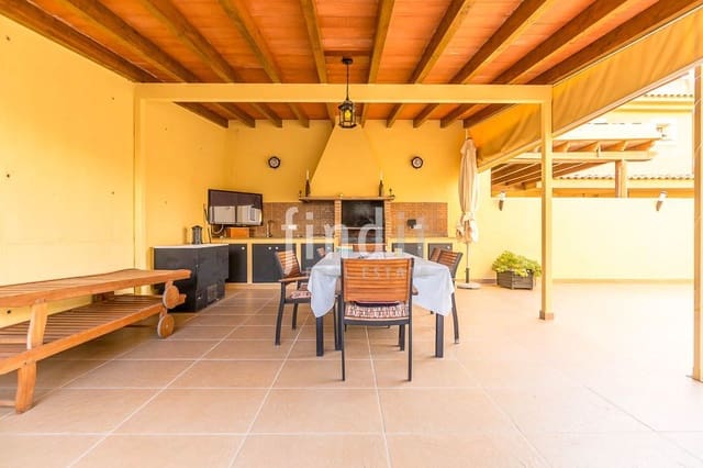 4 sovrum Villa till salu i Benidorm med pool - 750 000 € (Ref: 9402942)