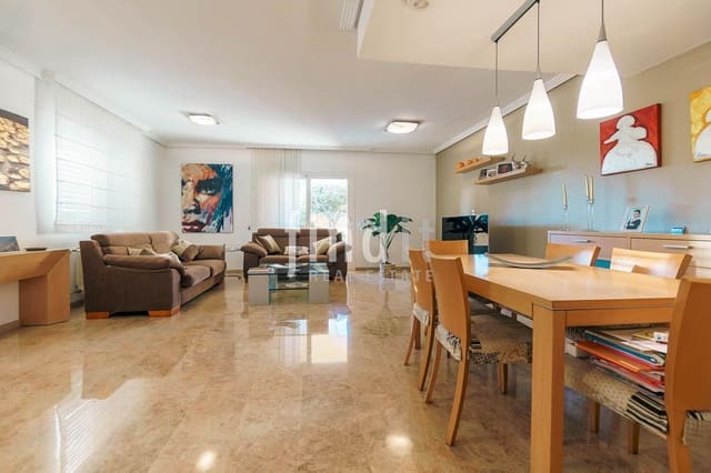 4 sovrum Villa till salu i Benidorm med pool - 750 000 € (Ref: 9402942)