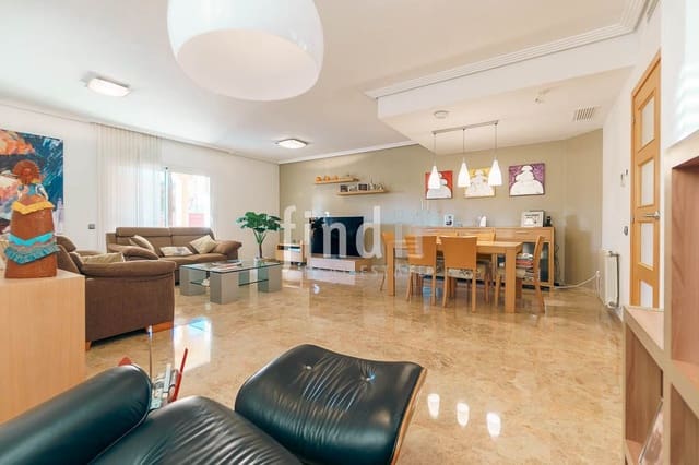 4 sovrum Villa till salu i Benidorm med pool - 750 000 € (Ref: 9402942)