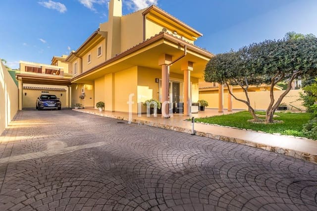 4 sovrum Villa till salu i Benidorm med pool - 750 000 € (Ref: 9402942)