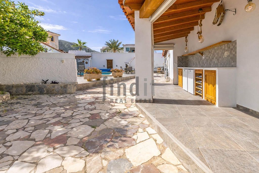 3 bedroom Villa for sale in Albir with pool garage - € 549,000 (Ref: 9807670)