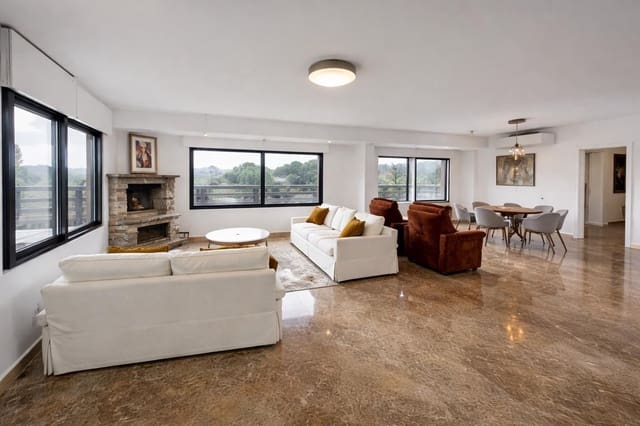 4 soveværelse Villa til salg i La Nucia med swimmingpool - € 895.000 (Ref: 9828290)