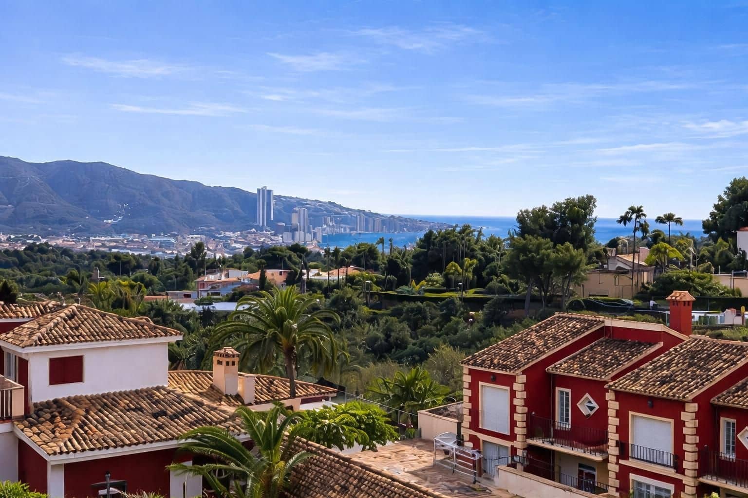 4 soveværelse Villa til salg i La Nucia med swimmingpool - € 895.000 (Ref: 9828290)