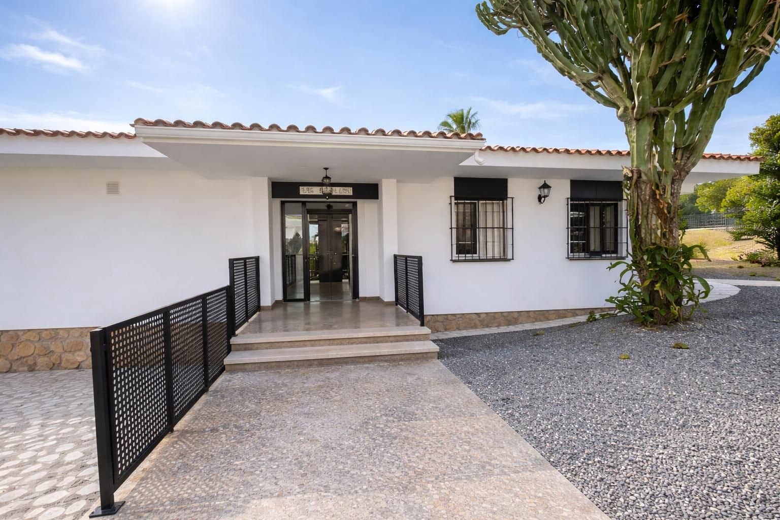 4 soveværelse Villa til salg i La Nucia med swimmingpool - € 895.000 (Ref: 9828290)