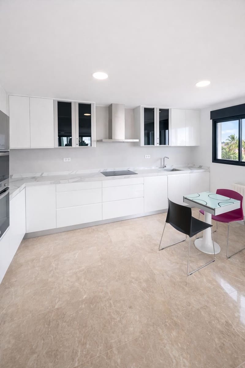 4 soveværelse Villa til salg i La Nucia med swimmingpool - € 895.000 (Ref: 9828290)