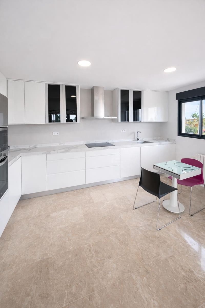 4 soveværelse Villa til salg i La Nucia med swimmingpool - € 895.000 (Ref: 9828290)