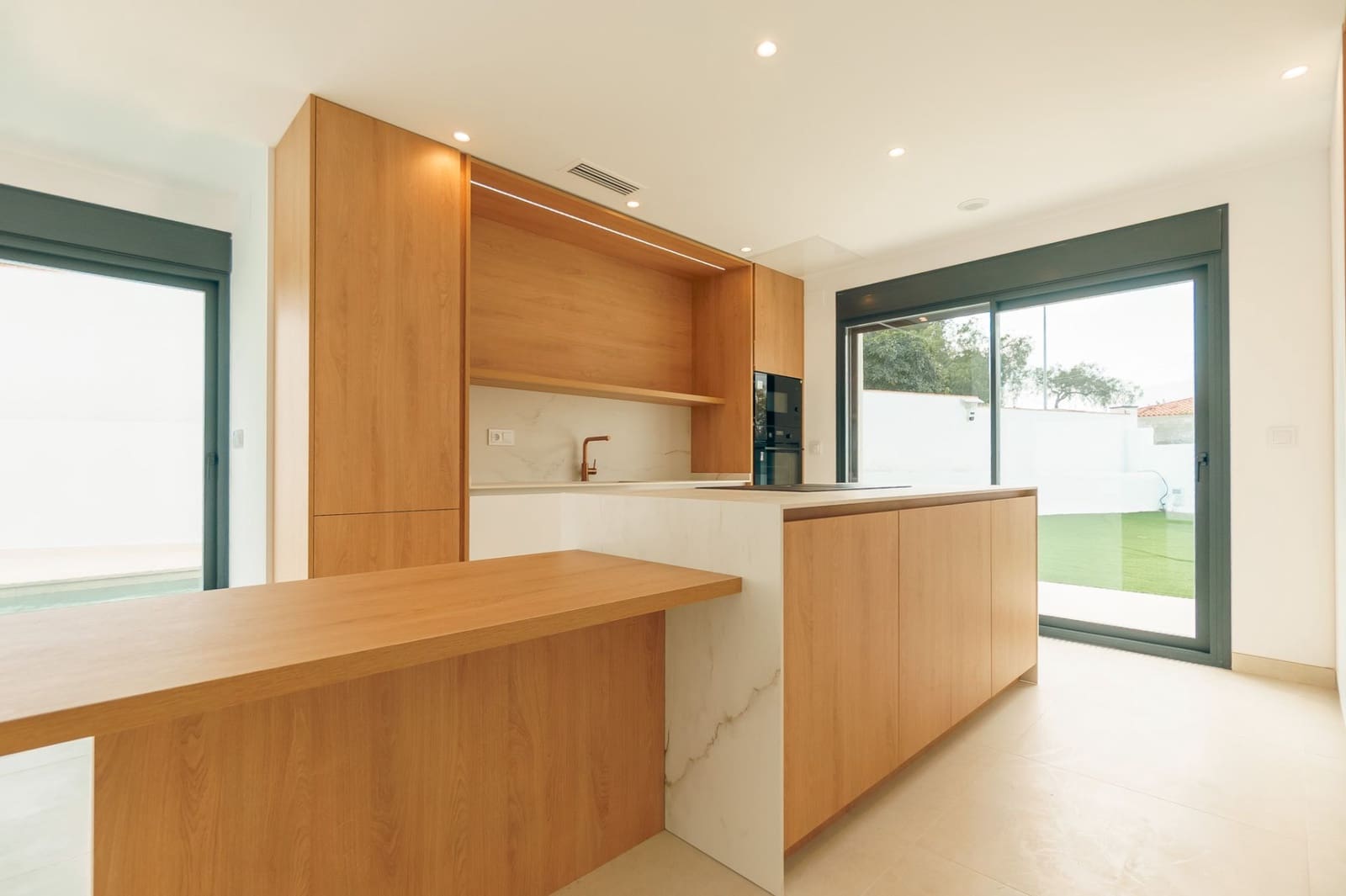 4 soveværelse Villa til salg i Albir med swimmingpool - € 1.195.000 (Ref: 9842146)
