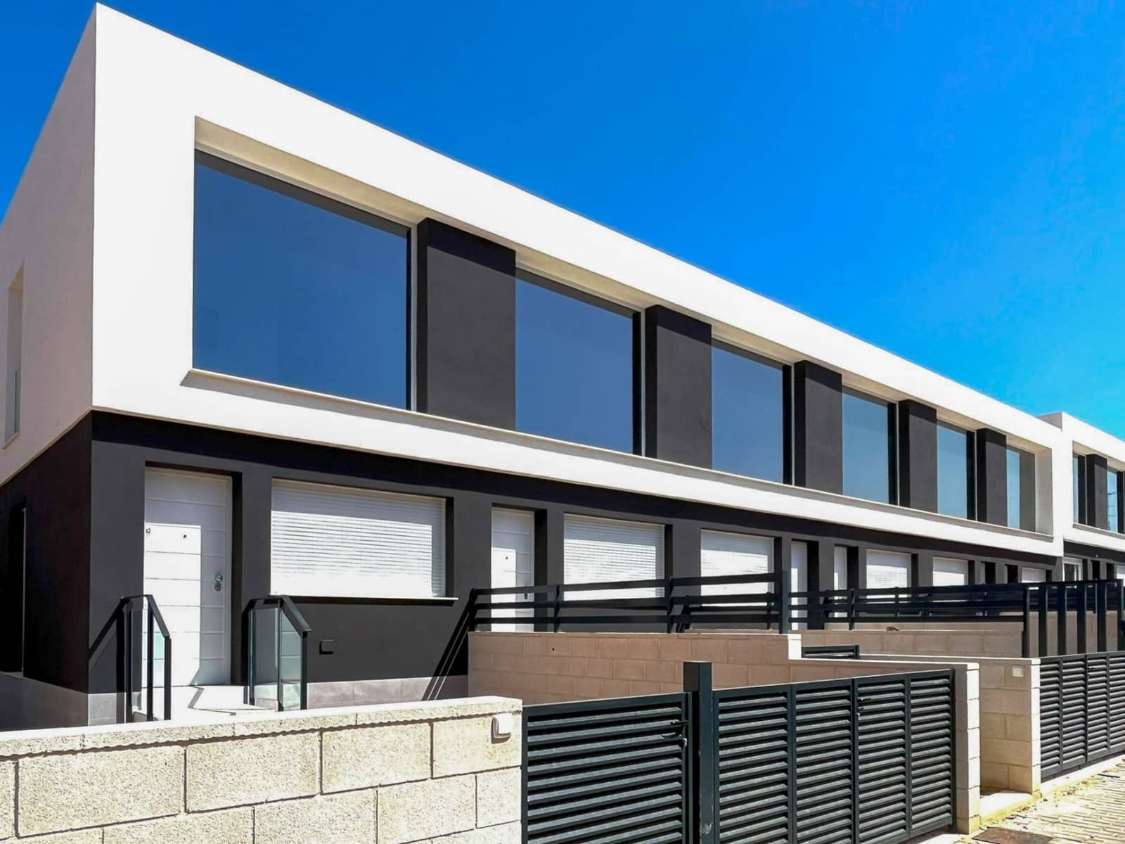 Chalet de 2 habitaciones en Santa Pola en venta con piscina - 289.000 € (Ref: 9949162)