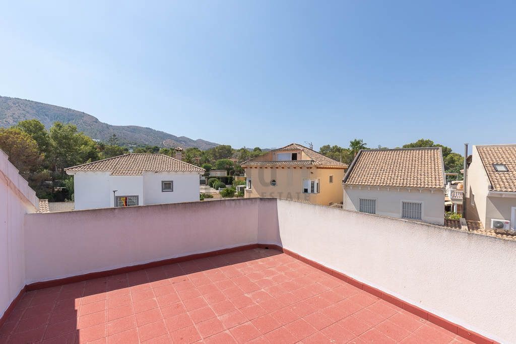 4 slaapkamer Villa te koop in Albir met zwembad garage - € 595.000 (Ref: 9986406)
