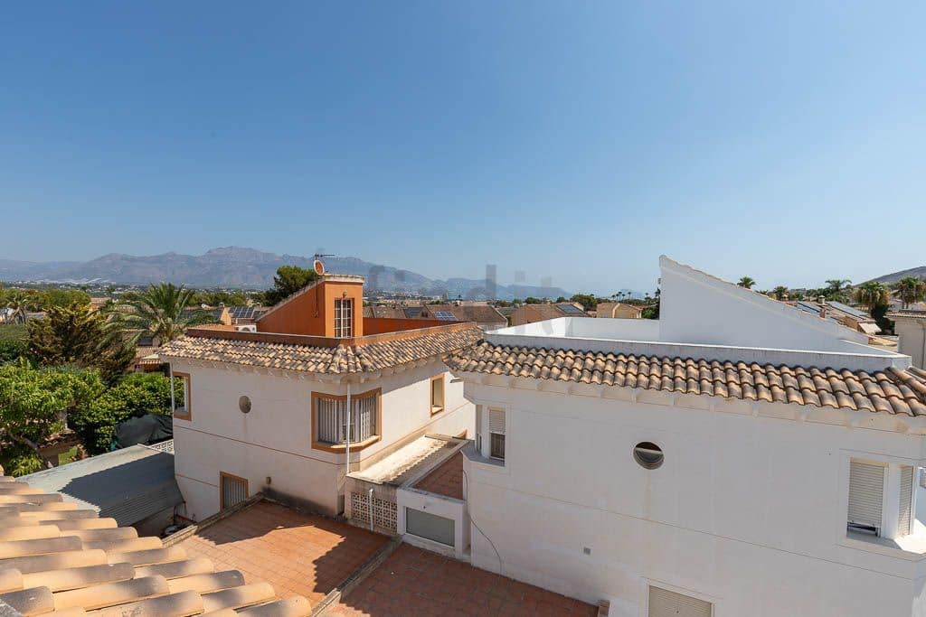 4 slaapkamer Villa te koop in Albir met zwembad garage - € 595.000 (Ref: 9986406)