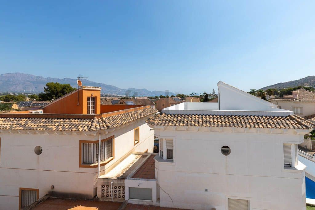 4 slaapkamer Villa te koop in Albir met zwembad garage - € 595.000 (Ref: 9986406)