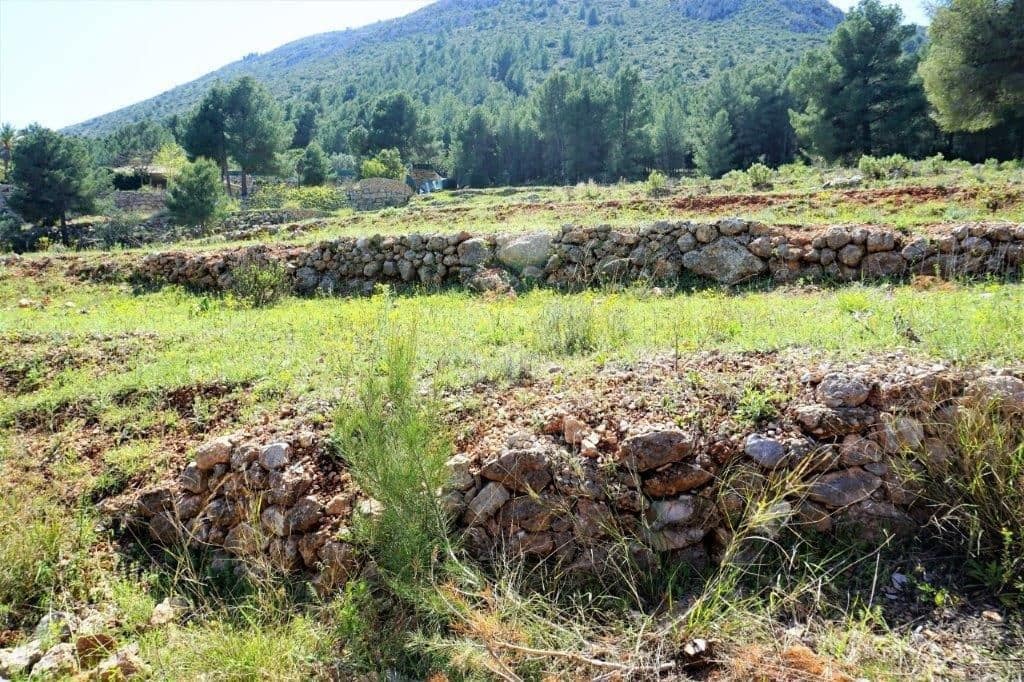 Grunde uden byggetilladelser til salg i Guadalest - € 360.000 (Ref: 4891511)