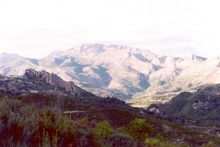 Grunde uden byggetilladelser til salg i Guadalest - € 85.000 (Ref: 4952376)