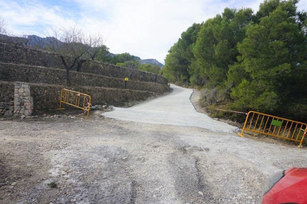 Grunde uden byggetilladelser til salg i Guadalest - € 85.000 (Ref: 4952376)